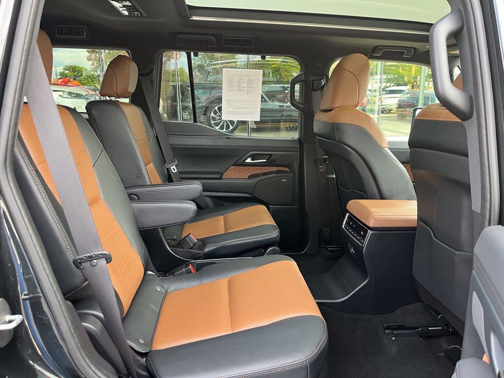 Used 2024 Lexus GX 550 w/ Accessory Package (Z1) AWD/4WD image 18