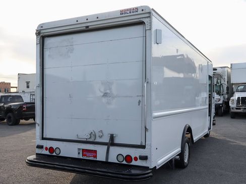 Used 2017 Ford E-350 and Econoline 350 Super Duty image 10