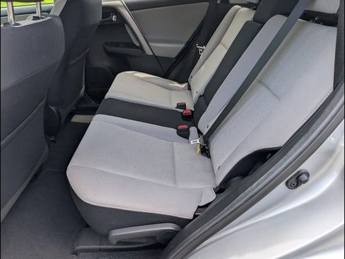 Used 2018 Toyota RAV4 XLE FWD image 8