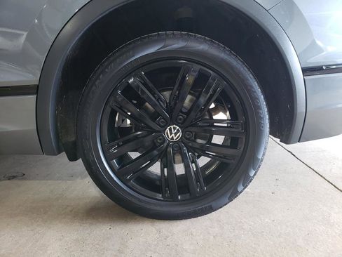 Used 2022 Volkswagen Tiguan SE R-Line image 27