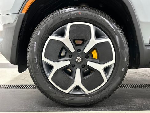 Used 2024 Rivian R1S Adventure AWD/4WD image 9
