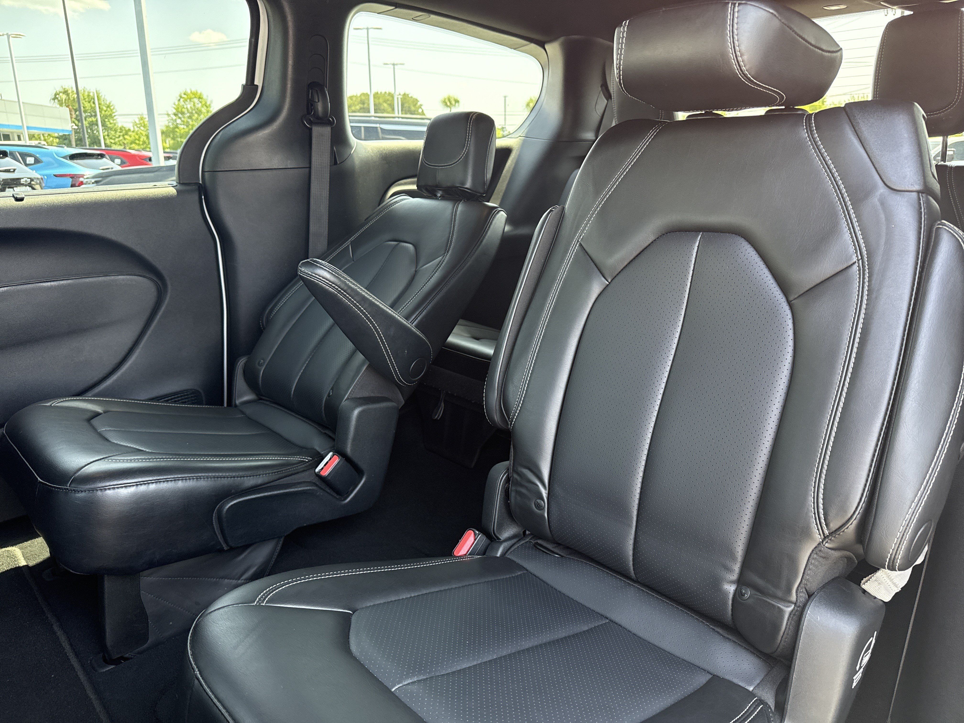 Used 2023 Chrysler Pacifica Touring-L w/ S Appearance Package FWD image 28