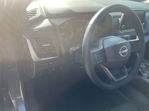 Used 2025 Nissan Rogue SV image 36