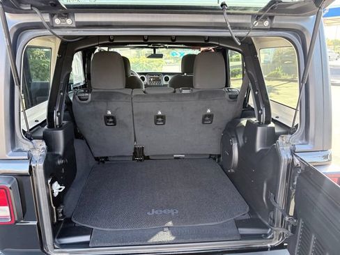 Used 2019 Jeep Wrangler Unlimited Sahara AWD/4WD image 25
