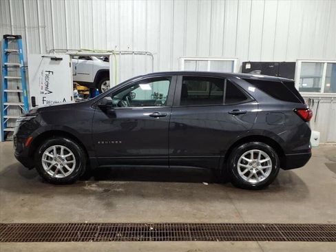 Used 2022 Chevrolet Equinox LS w/ LS Convenience Package image 28