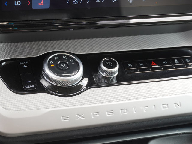 Used 2025 Ford Expedition Active AWD/4WD image 27