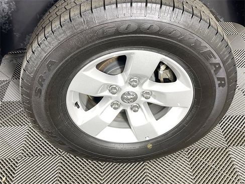 Used 2024 RAM 1500 Classic SLT image 29