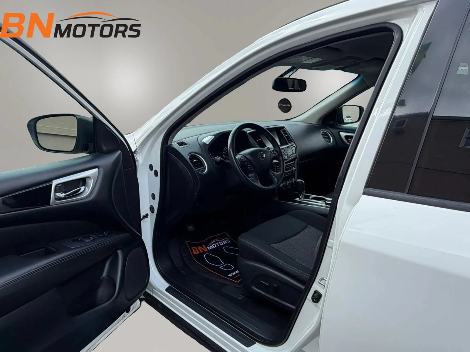Used 2018 Nissan Pathfinder SV AWD/4WD image 9