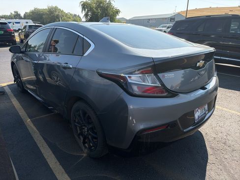 Used 2018 Chevrolet Volt LT w/ Comfort Package FWD image 2