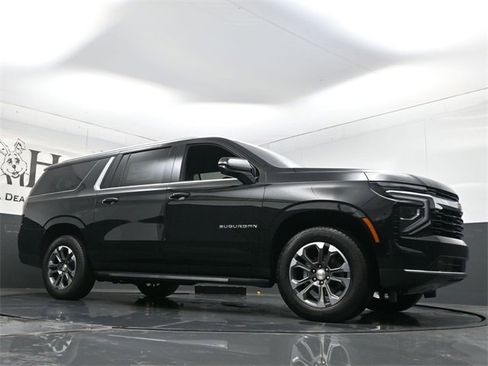 New 2025 Chevrolet Suburban LS image 2