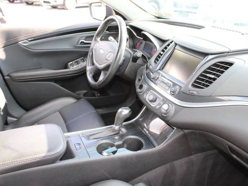 Used 2019 Chevrolet Impala LT FWD image 12