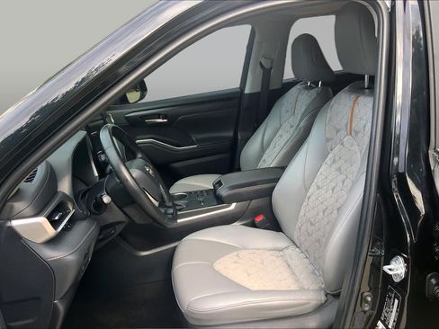 Used 2023 Toyota Highlander Bronze Edition AWD/4WD image 8