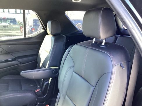 Used 2023 Chevrolet Traverse RS image 13