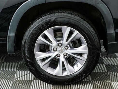 Used 2015 Toyota Highlander Plus FWD image 37