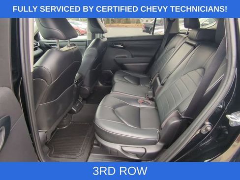 Used 2023 Toyota Highlander XLE image 5