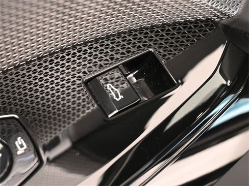 New 2025 BMW 750e xDrive w/ Premium Package image 33