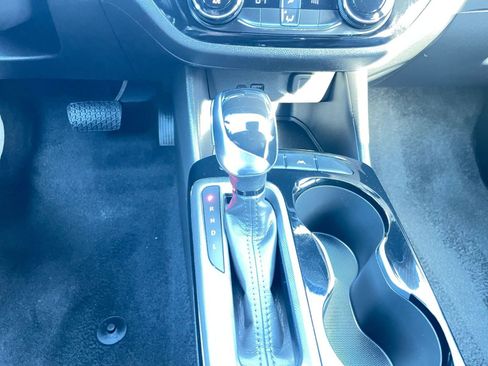 Used 2025 Buick Envista Sport Touring image 41