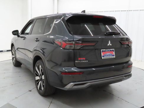 New 2026 Mitsubishi Outlander SE FWD image 5