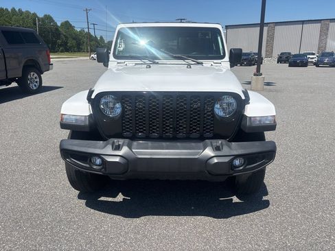 Used 2022 Jeep Gladiator Sport AWD/4WD image 9