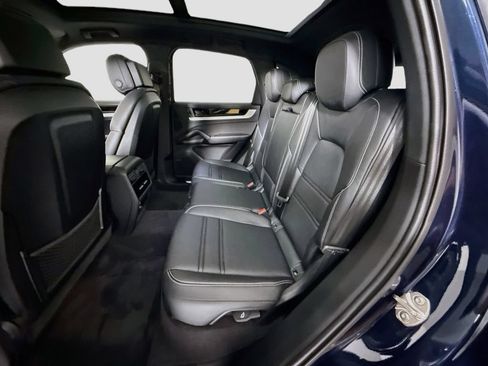 Used 2024 Porsche Cayenne S AWD/4WD image 21