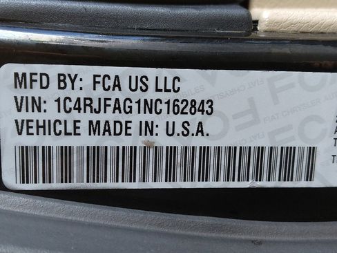 Used 2022 Jeep Grand Cherokee Laredo E w/ Security & Convenience Group image 33