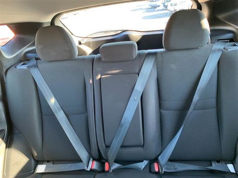 Used 2019 Nissan Rogue Sport S image 19