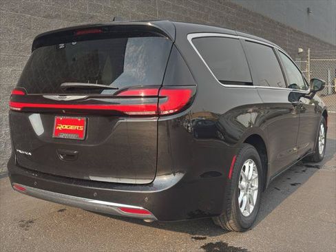 Certified 2023 Chrysler Pacifica Touring-L FWD image 6