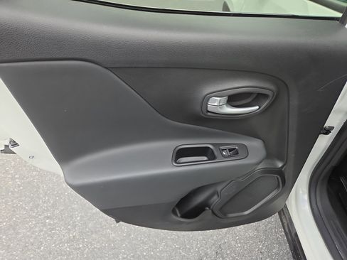 Certified 2023 Jeep Renegade Latitude AWD/4WD image 22
