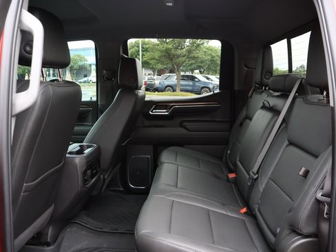 Used 2024 Chevrolet Silverado 1500 LT Trail Boss w/ LT Trail Boss Premium Package AWD/4WD image 21