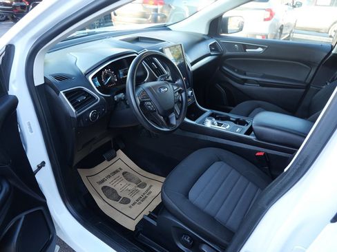 Used 2021 Ford Edge SE image 9
