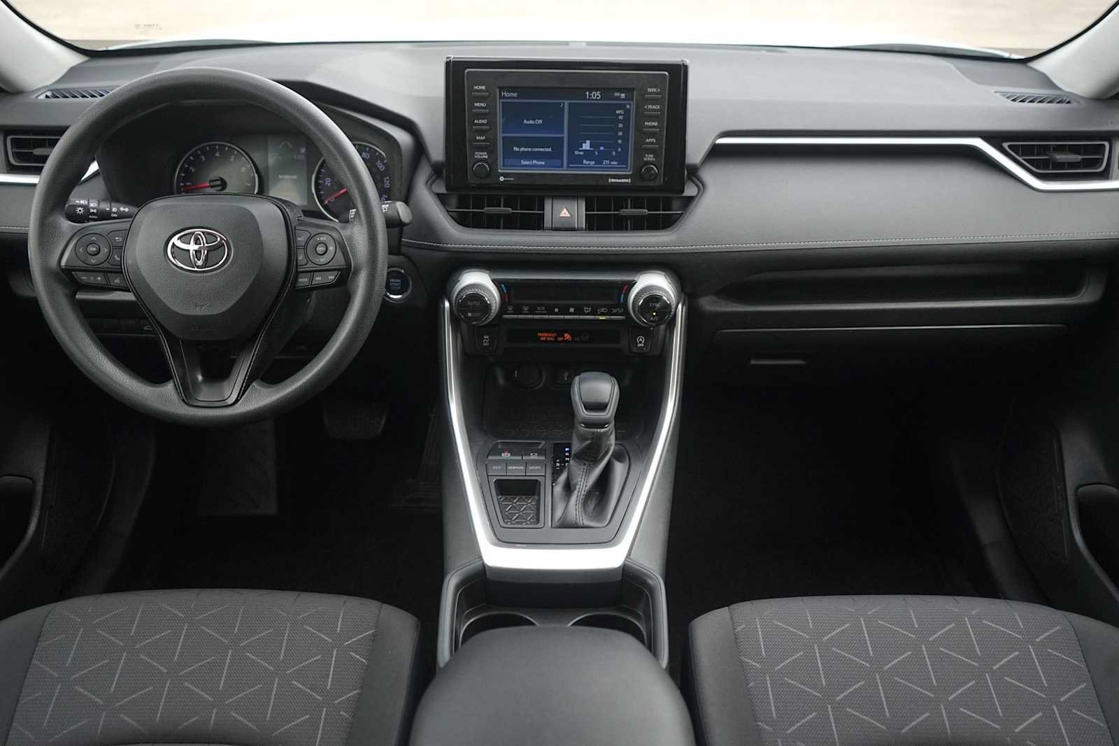 Used 2021 Toyota RAV4 XLE w/ Convenience Package FWD image 2