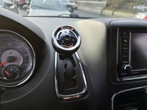 Used 2016 Chrysler Town & Country S w/ Driver Convenience Group image 34