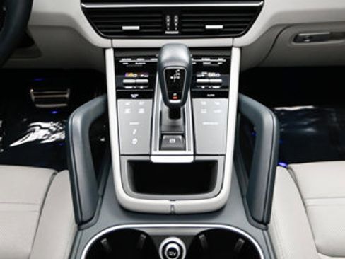 Used 2022 Porsche Cayenne S image 83