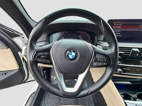 Used 2021 BMW 530i w/ Convenience Package image 40