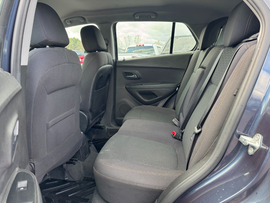 Used 2018 Chevrolet Trax LS w/ LPO, Protection Package FWD image 16