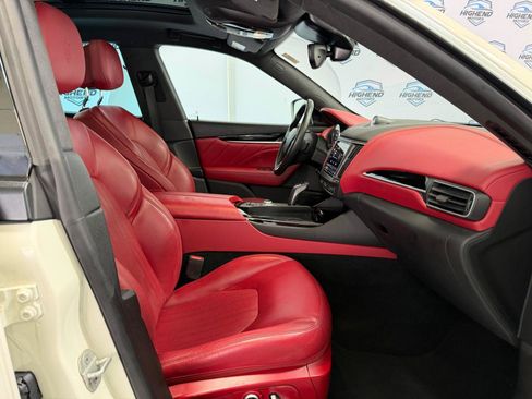 Used 2023 Maserati Levante GT AWD/4WD image 25