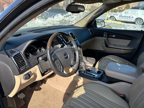 Used 2011 GMC Acadia Denali image 4