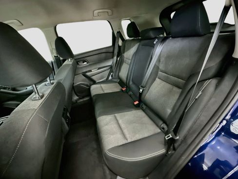 Used 2025 Nissan Rogue SV AWD/4WD image 28
