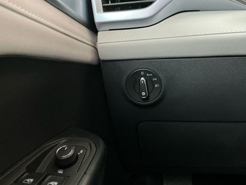 New 2025 Volkswagen Taos SE image 22