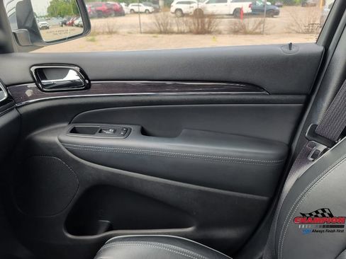 Used 2020 Jeep Grand Cherokee Overland AWD/4WD image 25
