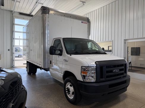 Used 2021 Ford E-450 and Econoline 450 Super Duty w/ Power Windows & Locks Group image 6