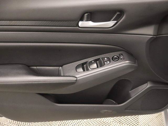 Used 2025 Nissan Altima 2.5 SV FWD image 36