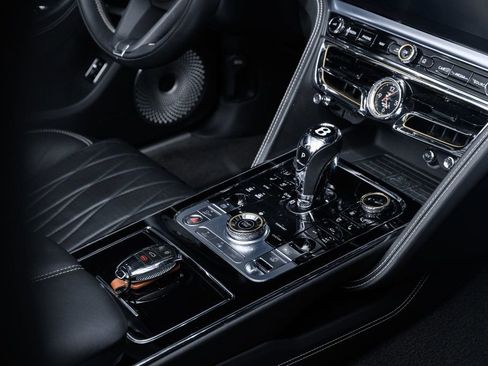 Used 2022 Bentley Flying Spur Plug-In Hybrid image 14