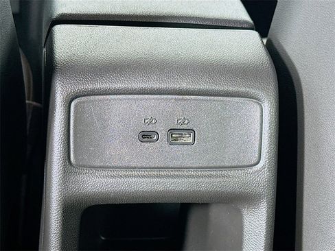 Used 2025 Chevrolet Trax LT w/ LT Convenience Package image 17