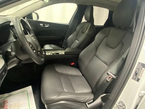 Used 2025 Volvo XC60 B5 Plus image 11