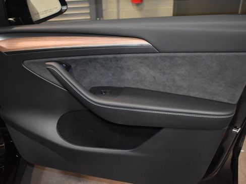 Used 2023 Tesla Model Y Long Range AWD/4WD image 19
