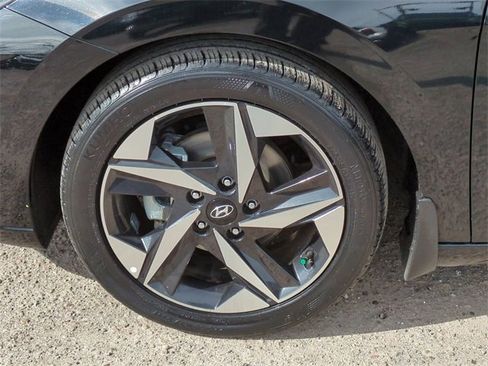 Certified 2023 Hyundai Elantra SEL w/ Convenience Package image 8