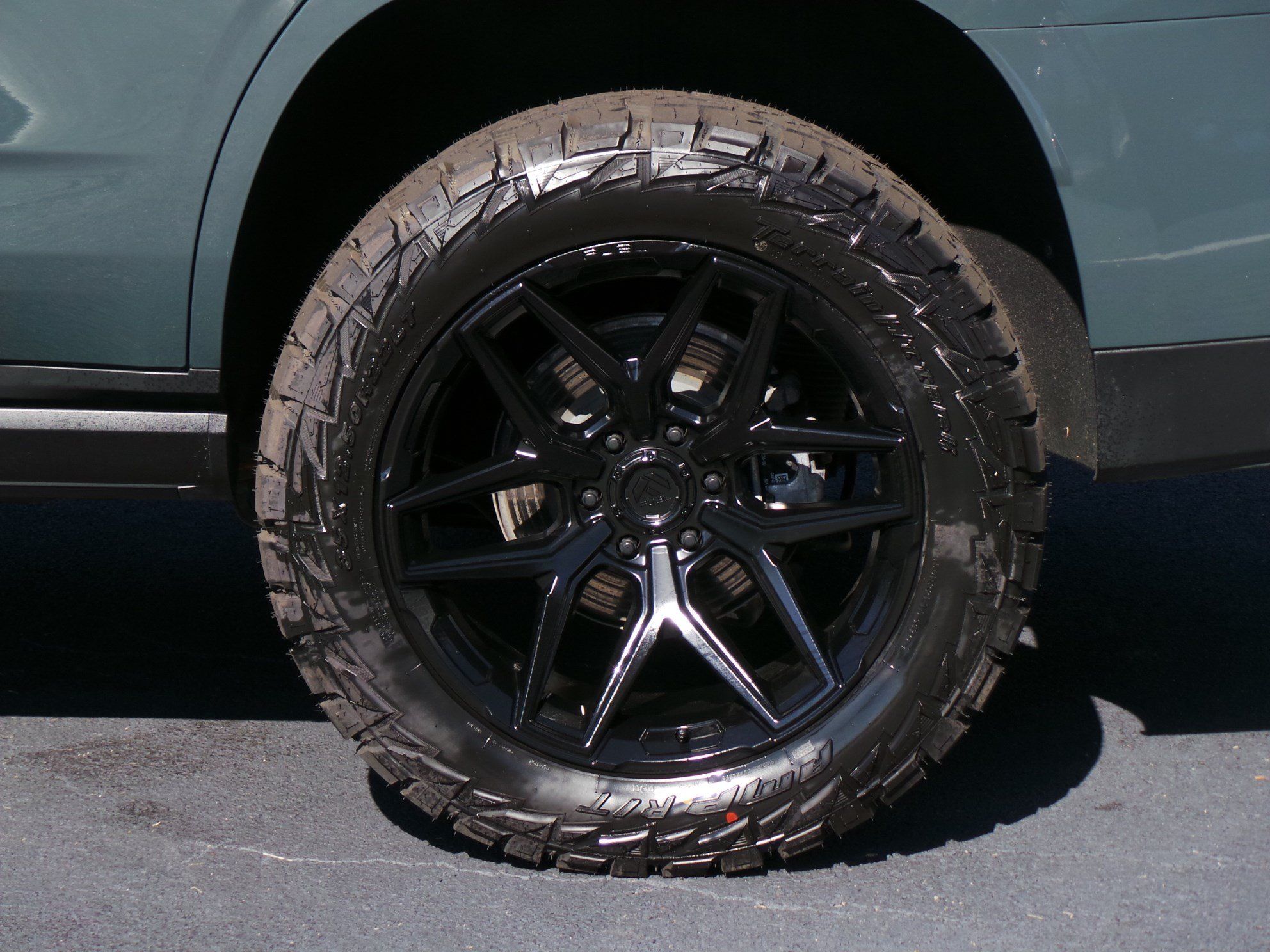 Used 2025 GMC Yukon AT4 Ultimate w/ LPO, Floor Liner Package AWD/4WD image 23
