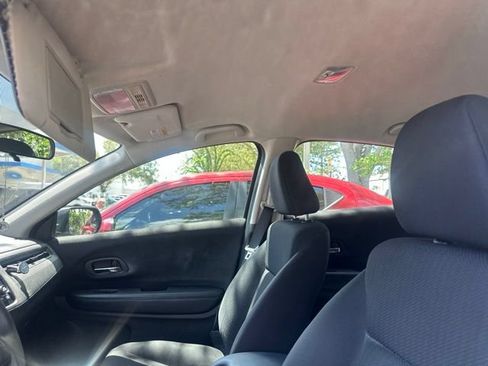 Used 2018 Honda HR-V LX image 13