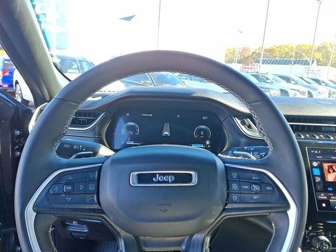 Used 2023 Jeep Grand Cherokee Altitude image 22